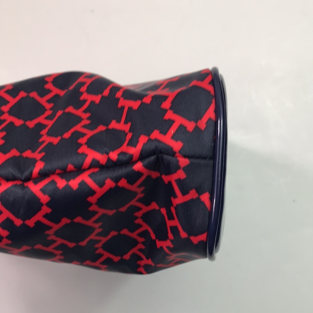 Tommy Hilfiger nylon bag in classic red and navy, EUC - Picture 4 of 12